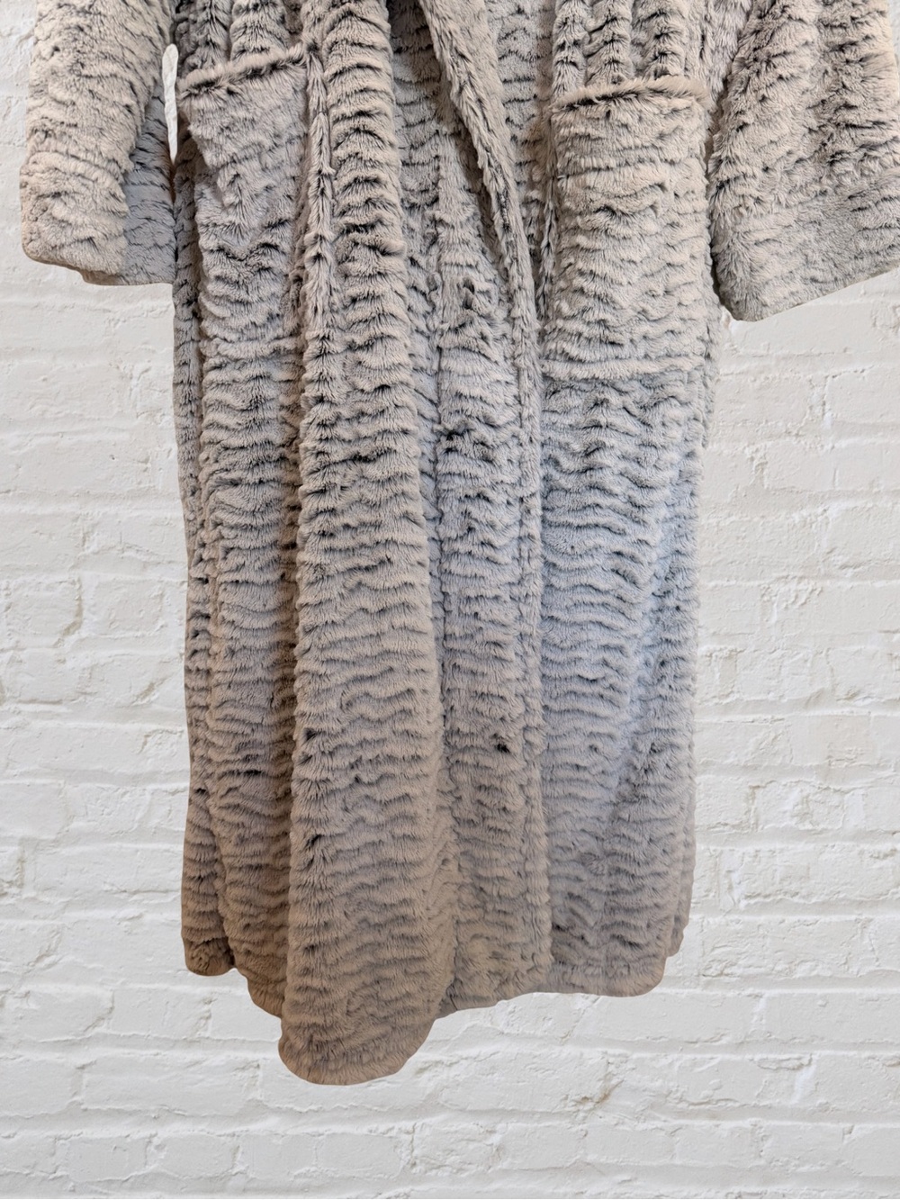 Soma Plush Faux Fur Long Wrap Robe Gray Black S/M Women Soft Cozy Loungewear - Picture 5 of 9